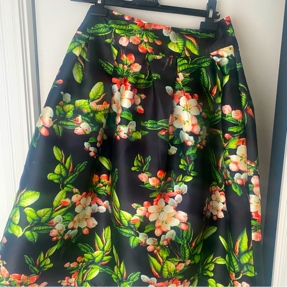 High waisted A Line Flowery Bell Skirt - NWT